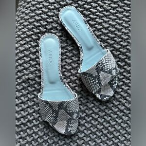 AERA Vegan Leather Ornella Python Slides Size 9.5